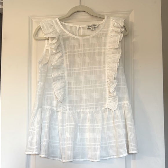 DAVI & DANI Tops - Davi & Dani White Ruffled Sleeveless Blouse